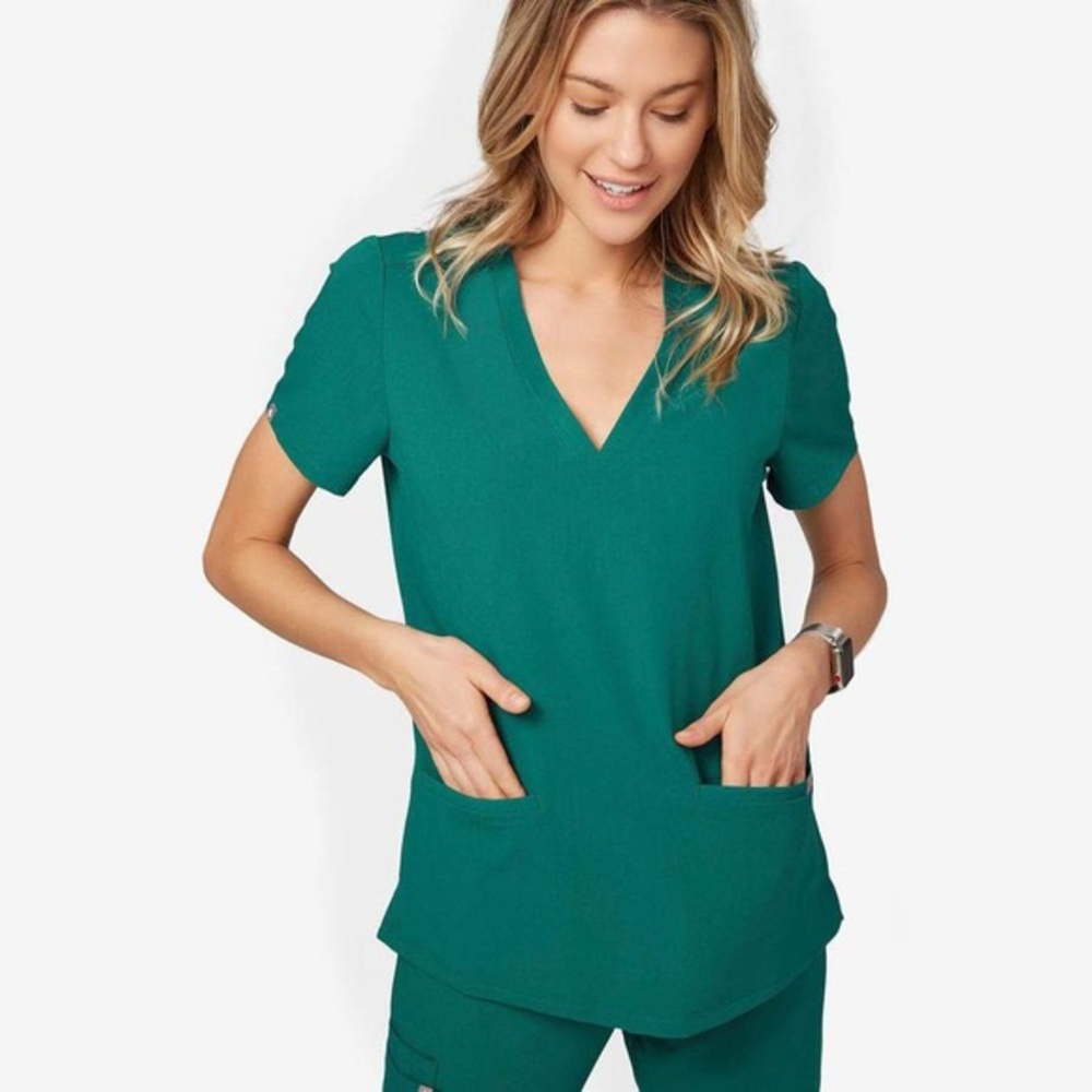 Figs Casma 3 pocket women’s scrub top, XXS